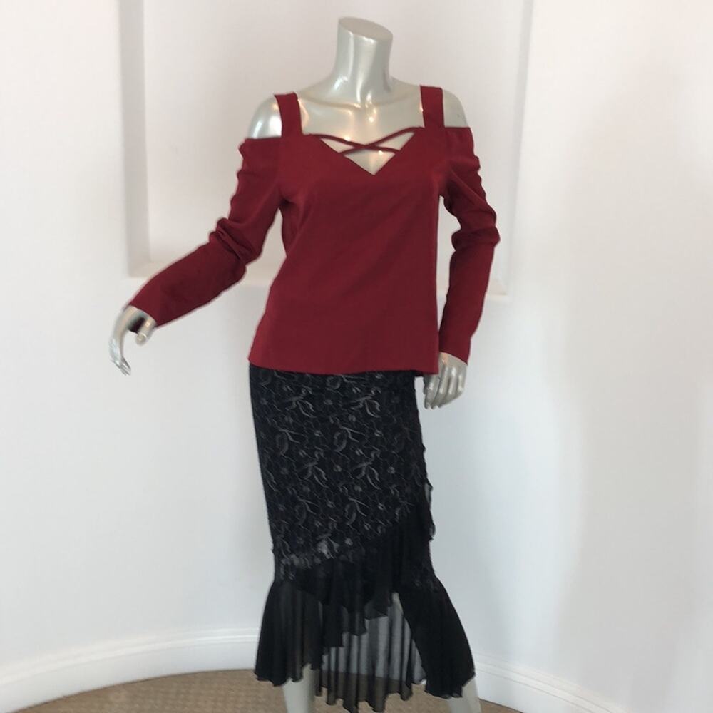 Shades of Blonde Long Sleeve Red Top  Blouse Cut out Accent Light Weigh  Size L - Picture 7 of 7